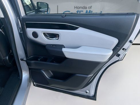 Certified 2025 Honda Pilot EX-L image 30