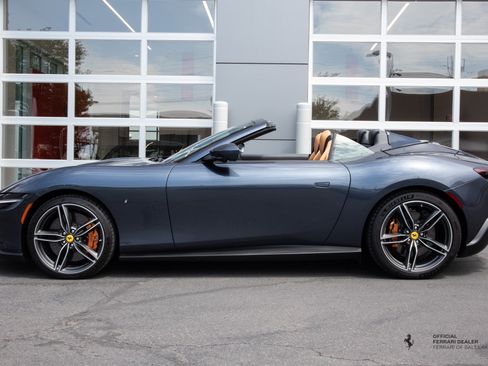 Used 2025 Ferrari Roma Spider RWD image 2
