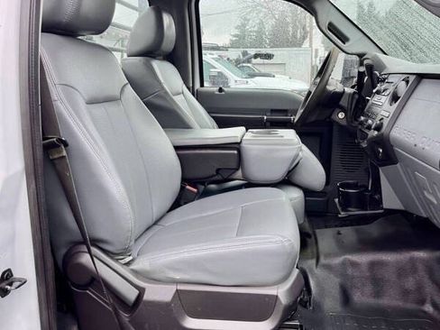 Used 2014 Ford F550 2WD Regular Cab Super Duty image 19