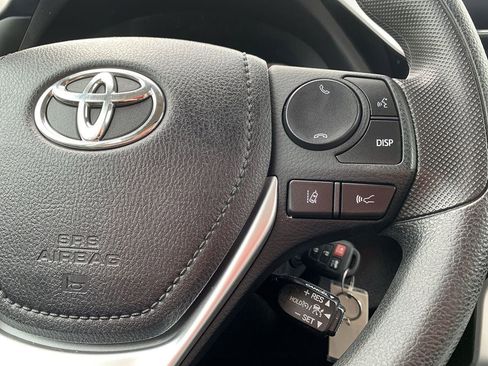 Used 2017 Toyota Corolla LE FWD image 19