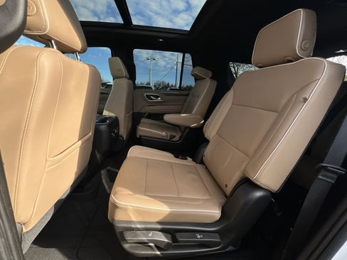 Used 2021 Chevrolet Tahoe Premier w/ Premium Package image 25