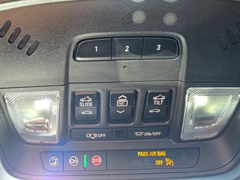 Used 2023 Chevrolet Traverse Premier AWD/4WD image 28