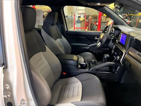 Used 2025 Toyota Tacoma TRD Off-Road image 11