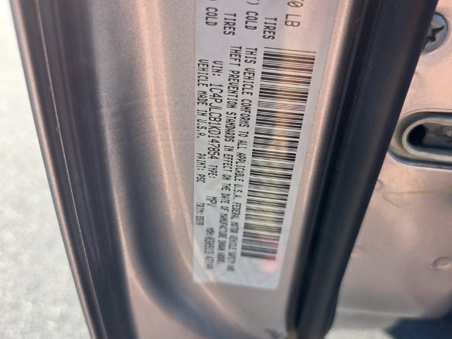 Used 2019 Jeep Cherokee Latitude w/ Popular Appearance Group FWD image 18
