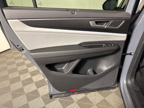 Used 2024 Volkswagen Atlas Peak Edition SEL image 24