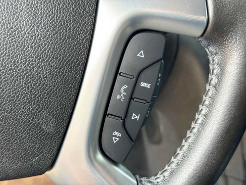 Used 2017 Chevrolet Traverse LT FWD image 25