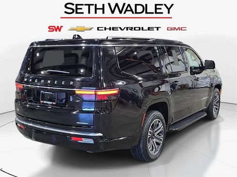 Used 2024 Jeep Wagoneer L Series II w/ Flexible Seating Group image 7