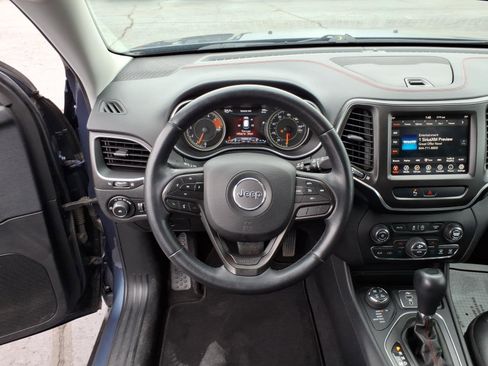 Used 2019 Jeep Cherokee Trailhawk w/ Cold Weather Group AWD/4WD image 14