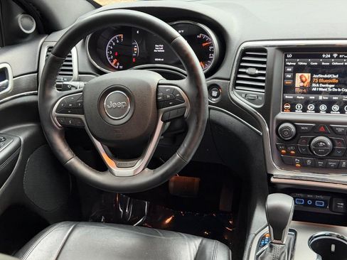 Used 2018 Jeep Grand Cherokee Limited AWD/4WD image 12
