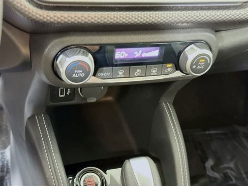 Used 2018 Nissan Kicks SV FWD image 7