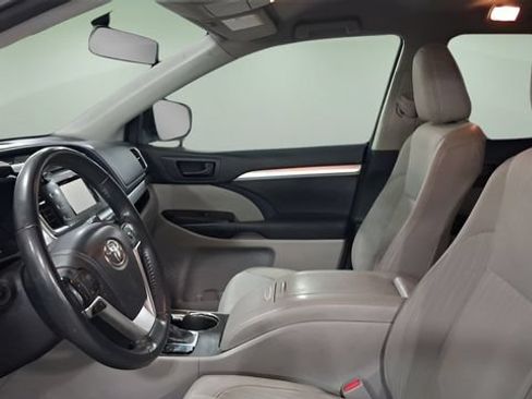 Used 2014 Toyota Highlander Plus AWD/4WD image 11
