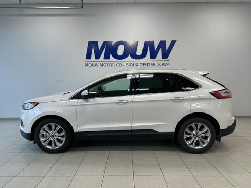 Used 2019 Ford Edge Titanium w/ Cold Weather Package AWD/4WD image 1