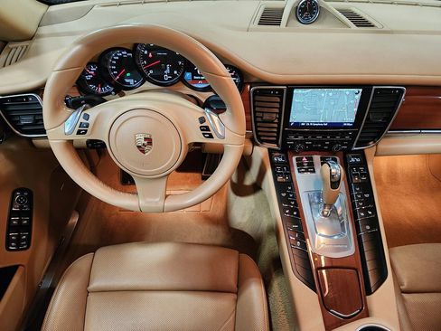 Used 2014 Porsche Panamera 4 image 47