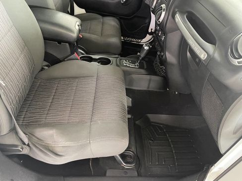 Used 2012 Jeep Wrangler Unlimited Sahara w/ Connectivity Group image 28