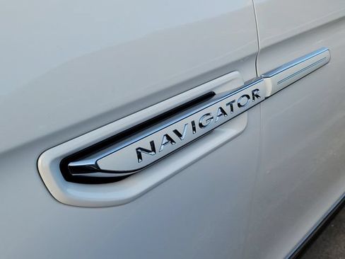 Used 2020 Lincoln Navigator L Reserve w/ Equipment Group 208A Reserve AWD/4WD image 4