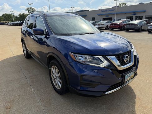 Used 2017 Nissan Rogue SV AWD/4WD image 2