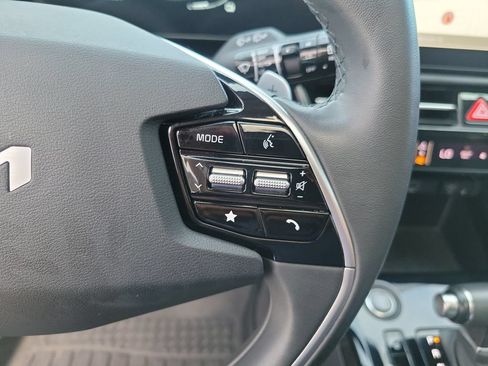 Used 2023 Kia Niro EX Touring FWD image 26