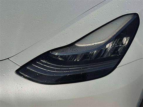 Used 2018 Tesla Model 3 Long Range image 9