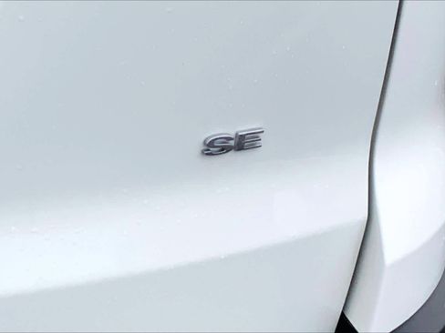 Used 2021 Ford EcoSport SE image 9