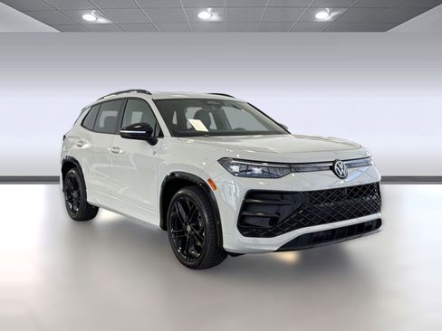 New 2026 Volkswagen Tiguan SE R-Line FWD image 7