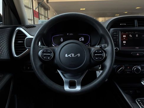 Used 2025 Kia Soul LX w/ LX Technology Package FWD image 32