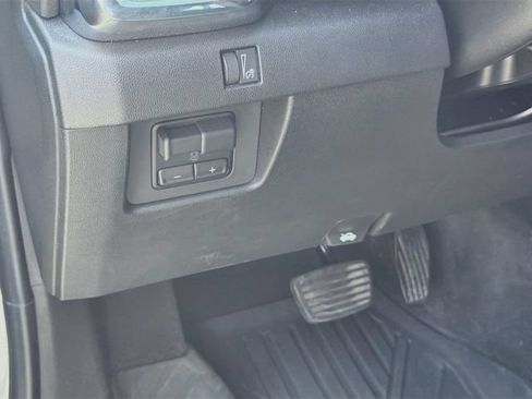 Used 2024 GMC Canyon Elevation w/ Convenience Package AWD/4WD image 10