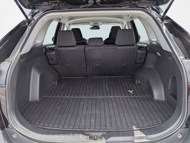Used 2021 Toyota RAV4 LE AWD/4WD image 12