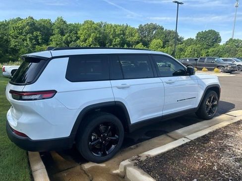 Used 2021 Jeep Grand Cherokee L Laredo RWD image 6