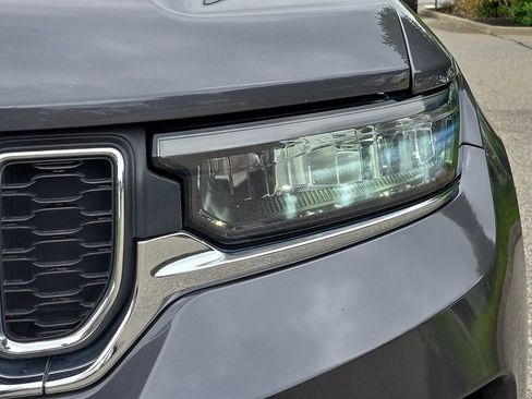 Certified 2023 Jeep Grand Cherokee Laredo X AWD/4WD image 9