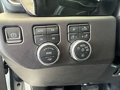 Used 2023 GMC Sierra 1500 SLT w/ X31 Off-Road Package AWD/4WD image 37