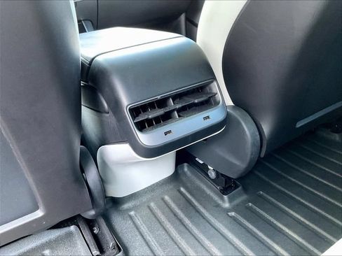 Used 2019 Tesla Model 3 RWD image 12