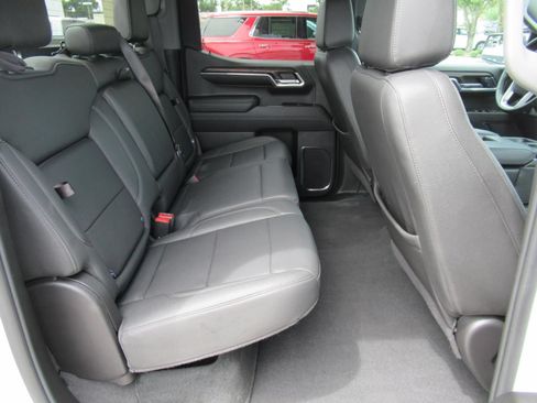 Used 2024 GMC Sierra 1500 SLT AWD/4WD image 30