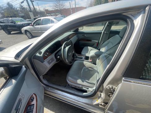 Used 2006 Buick LaCrosse CXL w/ Chrome Appearance Package image 9