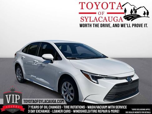 Used 2025 Toyota Corolla LE image 1
