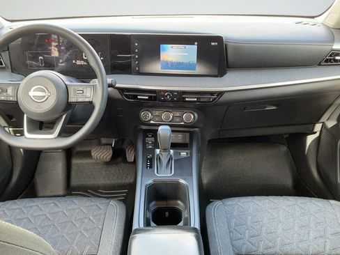 Used 2025 Nissan Kicks SV FWD image 7
