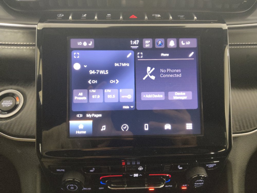 Used 2023 Jeep Grand Cherokee Laredo w/ Luxury Tech Group I AWD/4WD image 25