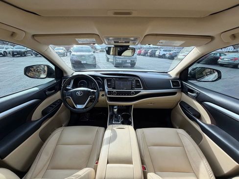 Used 2018 Toyota Highlander XLE image 22