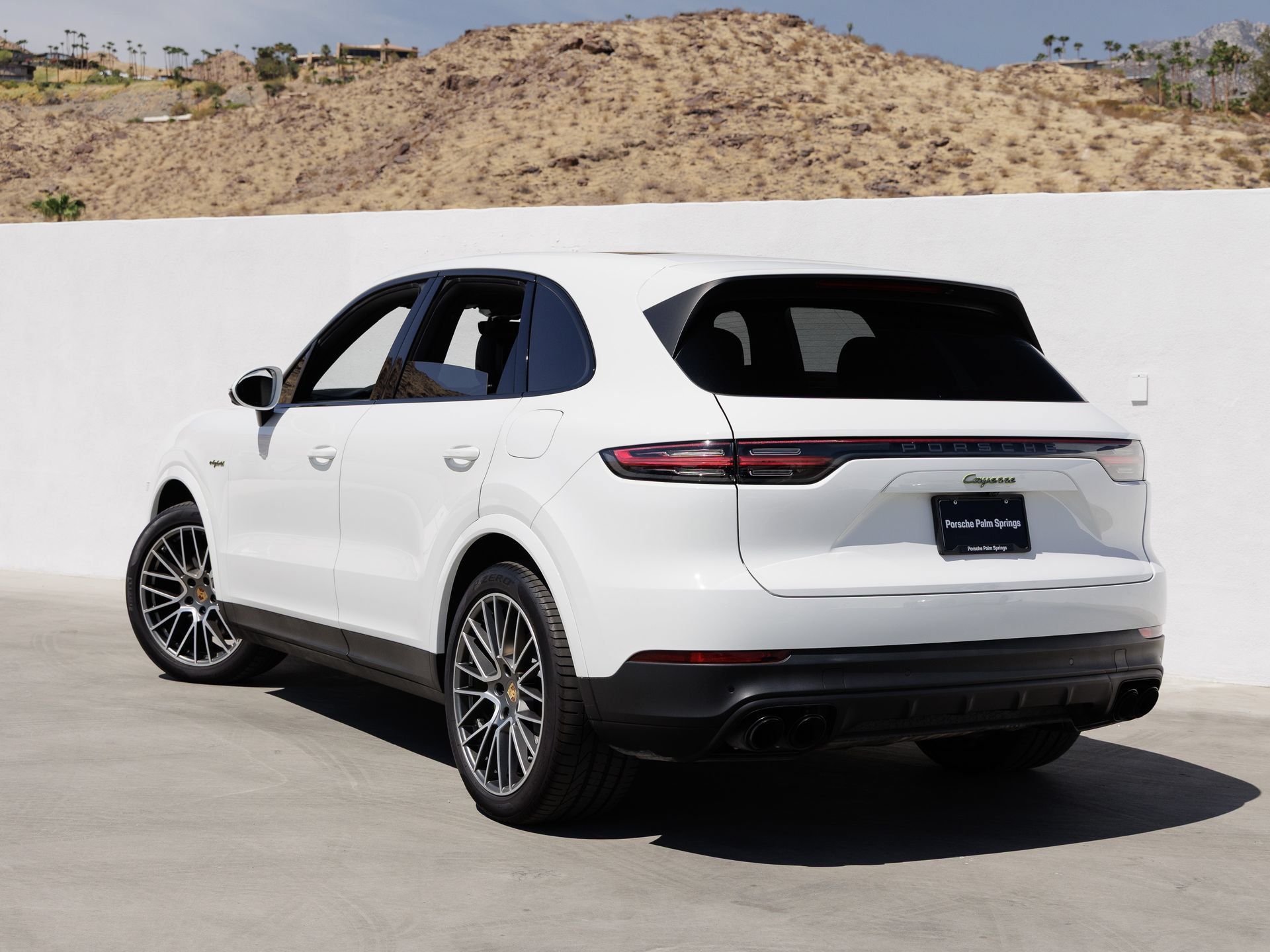 Certified 2023 Porsche Cayenne Platinum Edition AWD/4WD image 3