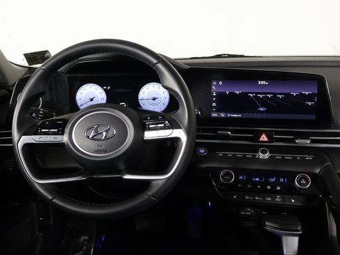 Certified 2023 Hyundai Elantra Limited w/ Preferred Accessory Package image 32