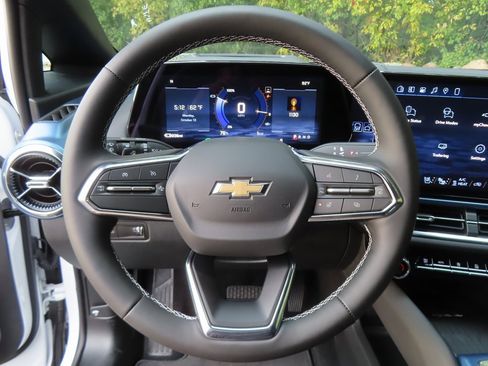 New 2026 Chevrolet Equinox EV LT w/ Convenience Package II image 4