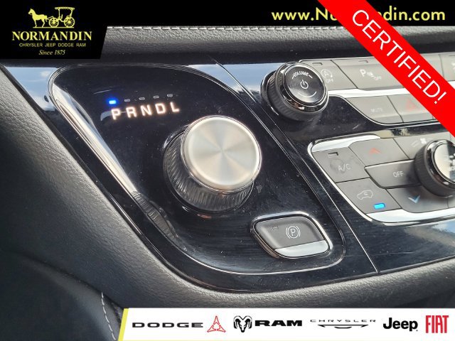 Certified 2025 Chrysler Pacifica Limited FWD image 12