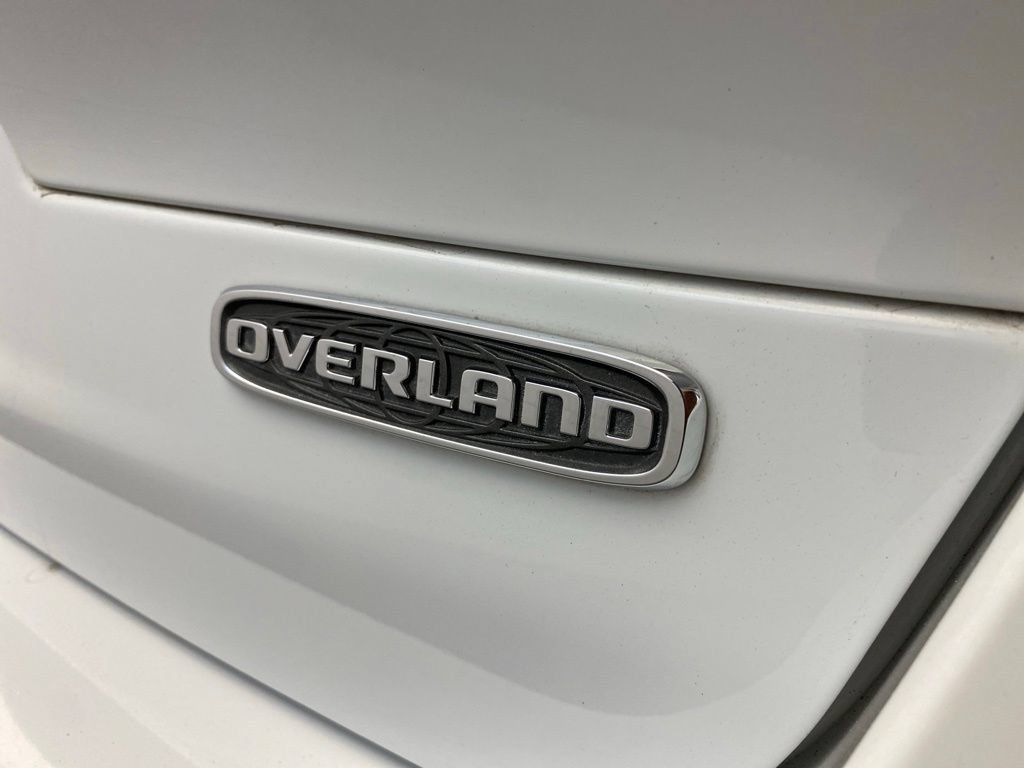 Used 2022 Jeep Grand Cherokee L Overland w/ Luxury Tech Group IV RWD image 12