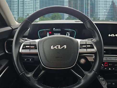 Used 2025 Kia Telluride S FWD image 5
