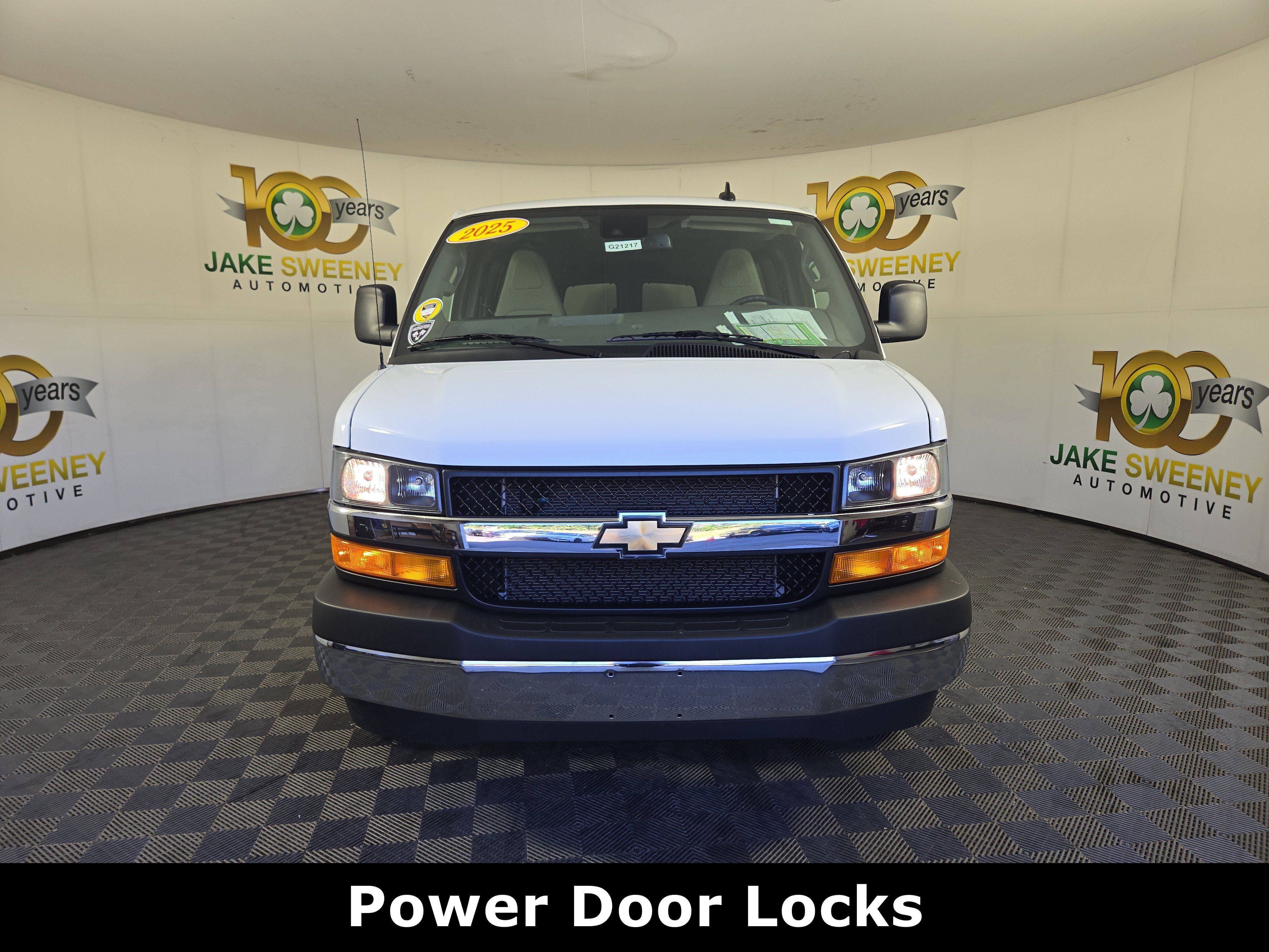 Certified 2025 Chevrolet Express 3500 LT w/ LT Preferred Equipment Group RWD image 2