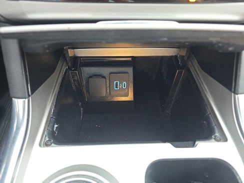 Used 2022 Ford Explorer XLT w/ Equipment Group 202A image 19