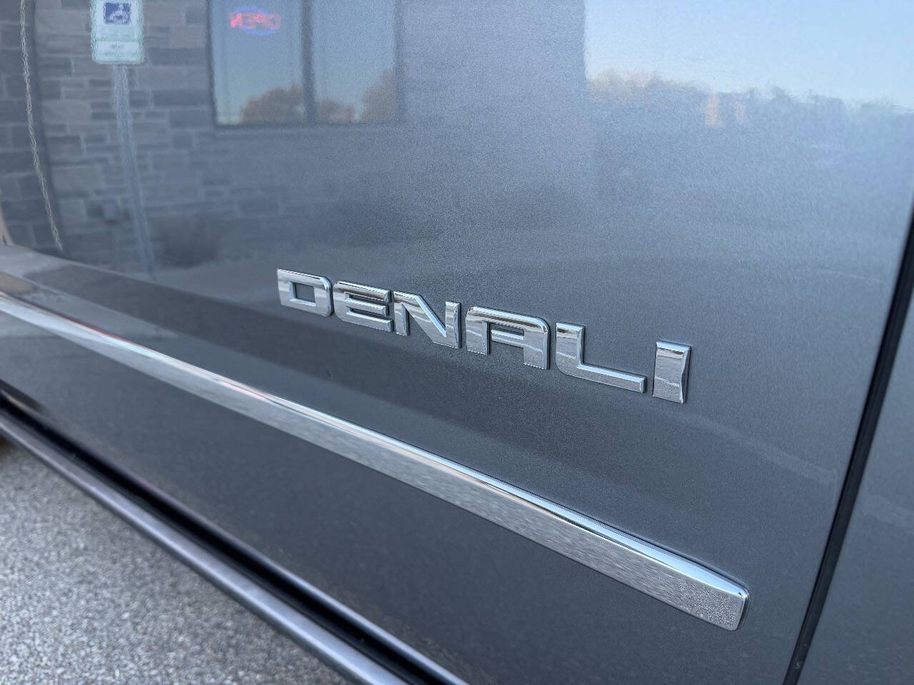 Used 2020 GMC Yukon Denali w/ Denali Premium Package AWD/4WD image 29