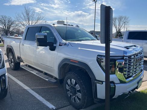 Used 2025 GMC Sierra 3500 Denali w/ Technology Package image 5