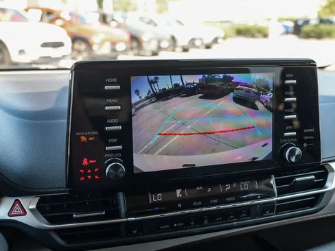 Used 2023 Toyota Sienna XLE FWD image 22