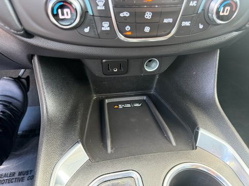 Used 2023 Chevrolet Traverse LT w/ LPO, Floor Liner Package AWD/4WD image 29
