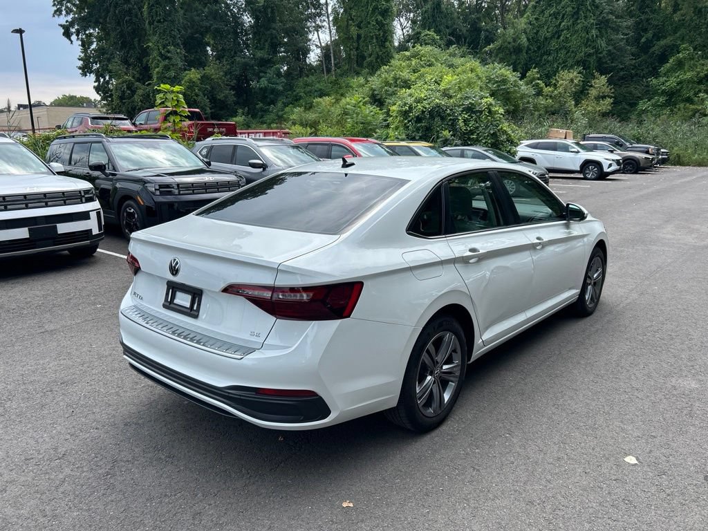 Used 2023 Volkswagen Jetta SE FWD image 3